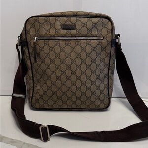 Gucci Beige/Brown GG Supreme Messenger Bag